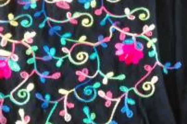 Foto NOVIDADES - Viscoses com bordados de fios coloridos - 1 - Moda Bella Tecidos e Lojas Ravera