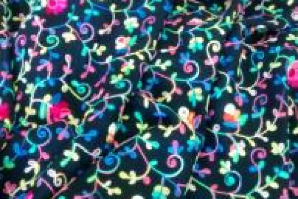 Foto NOVIDADES - Viscoses com bordados de fios coloridos - 2 - Moda Bella Tecidos e Lojas Ravera