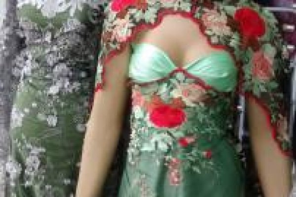 Foto NOVA VITRINE DA LOJA ModaBella Tecidos TAQUARAL - 2 - Moda Bella Tecidos e Lojas Ravera