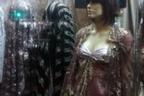 Foto NOVA VITRINE DA LOJA RAVERA DA GENERAL OSÓRIO - TONS NUDE - ROSÊ E DOURADOS - 8 - Moda Bella Tecidos e Lojas Ravera