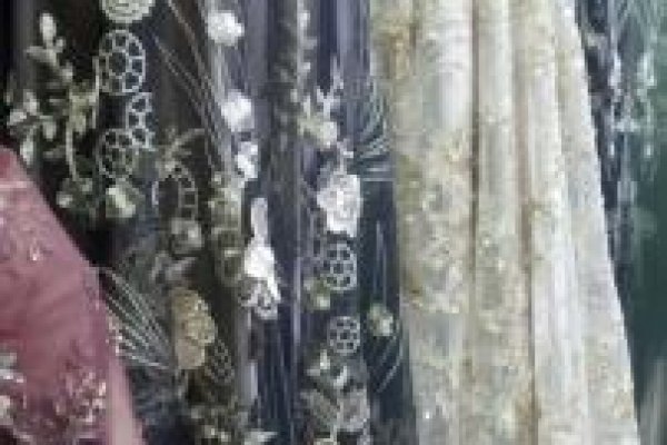 Foto NOVA VITRINE DA LOJA RAVERA DA GENERAL OSÓRIO - TONS NUDE - ROSÊ E DOURADOS - 11 - Moda Bella Tecidos e Lojas Ravera