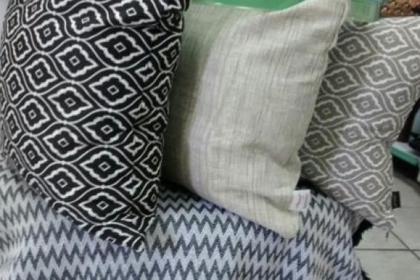 Foto ALMOFADAS - COBERTORES - MANTAS - OBJETOS DECORATIVOS - 1 - Moda Bella Tecidos e Lojas Ravera