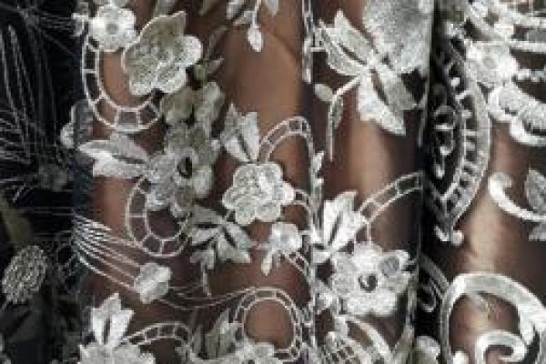 Foto VITRINE - Nova vitrine da Unidade RAVERA da General Osório - Tecidos sempre atualizados com as últimas tendências da MODA - 2 - Moda Bella Tecidos e Lojas Ravera