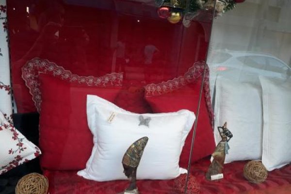 Foto EM CLIMA DE NATAL - NOVA VITRINE DE CAMA, MESA, BANHO E DECORAÇÃO DA LOJA RAVERA - General Osório - Artigos sempre atualizados com as últimas tendências - 1 - Moda Bella Tecidos e Lojas Ravera