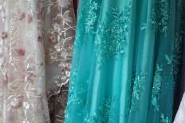 Foto VITRINE DE NOVIDADES - Nova vitrine da Unidade RAVERA da Rua General Osório - No grupo ModaBella Tecidos-RAVERA, Tecidos sempre atualizados com as últimas tendências da MODA - 3 - Moda Bella Tecidos e Lojas Ravera