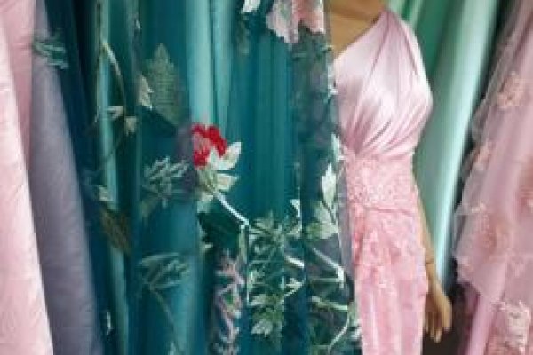 Foto VITRINE DE NOVIDADES - Nova vitrine da Unidade RAVERA da Rua General Osório - No grupo ModaBella Tecidos-RAVERA, Tecidos sempre atualizados com as últimas tendências da MODA - 5 - Moda Bella Tecidos e Lojas Ravera