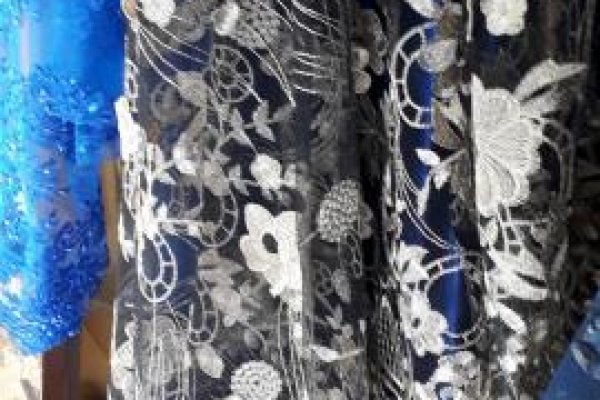 Foto NOVA VITRINE LOJA RAVERA - General Osório - Tecidos sempre atualizados com as últimas tendências da MODA - 8 - Moda Bella Tecidos e Lojas Ravera