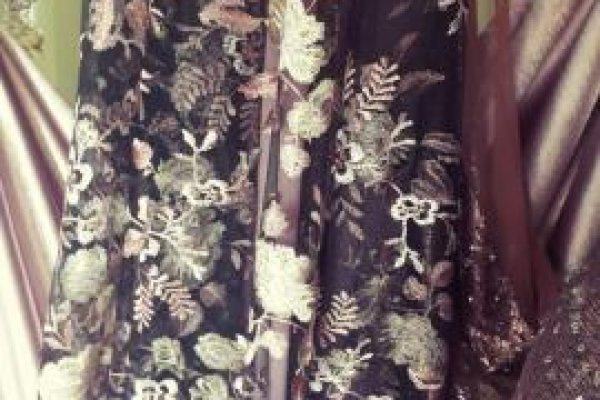 Foto VARIEDADES - VITRINE TONS MARSALA - No grupo ModaBella Tecidos-RAVERA você encontra a maior variedade de artigos em várias cores, padrões de estampas e de bordados. - Tecidos sempre atualizados com as últimas tendências da MODA - 7 - Moda Bella Tecidos e Lojas Ravera