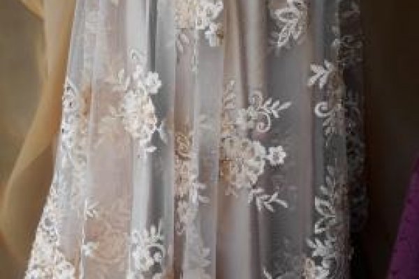 Foto NOVA VITRINE - DOURADOS E VIOLETAS - No grupo ModaBella Tecidos-RAVERA - Você sempre vai encontrar uma variedade enorme de tecidos em vários padrões e cores, sempre atualizados com as tendências da MODA. - 1 - Moda Bella Tecidos e Lojas Ravera