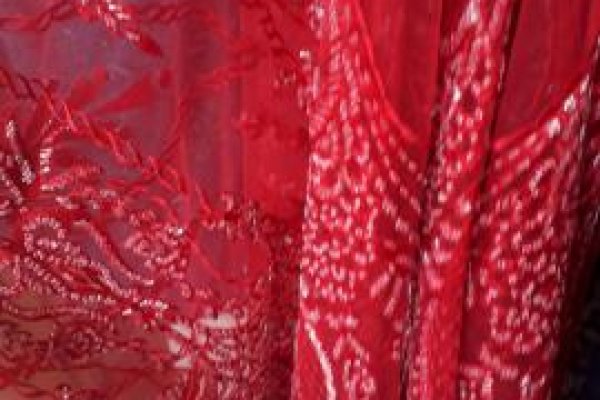 Foto VITRINE VARIEDADES - TONS AZUIS E VERMELHOS - No grupo ModaBella Tecidos - RAVERA - Você sempre vai encontrar uma variedade enorme de tecidos em vários padrões e cores, sempre atualizados com as tendências da MODA. - 2 - Moda Bella Tecidos e Lojas Ravera