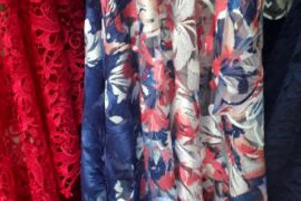 Foto VITRINE VARIEDADES - TONS AZUIS E VERMELHOS - No grupo ModaBella Tecidos - RAVERA - Você sempre vai encontrar uma variedade enorme de tecidos em vários padrões e cores, sempre atualizados com as tendências da MODA. - 4 - Moda Bella Tecidos e Lojas Ravera