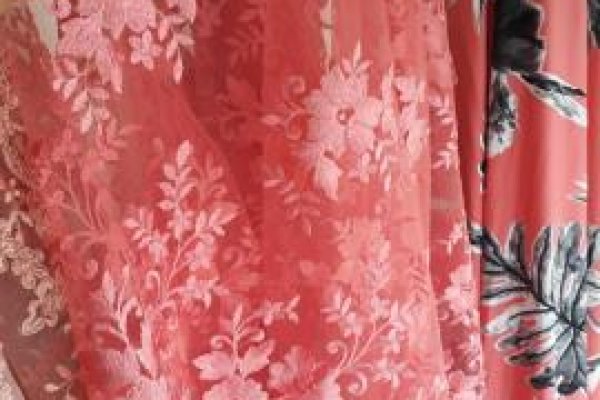 Foto VITRINE VARIEDADES TONS CORAL E VERDE - No grupo ModaBella Tecidos - RAVERA - Você sempre vai encontrar uma variedade enorme de tecidos em vários padrões e cores, sempre atualizados com as tendências da MODA. - 5 - Moda Bella Tecidos e Lojas Ravera