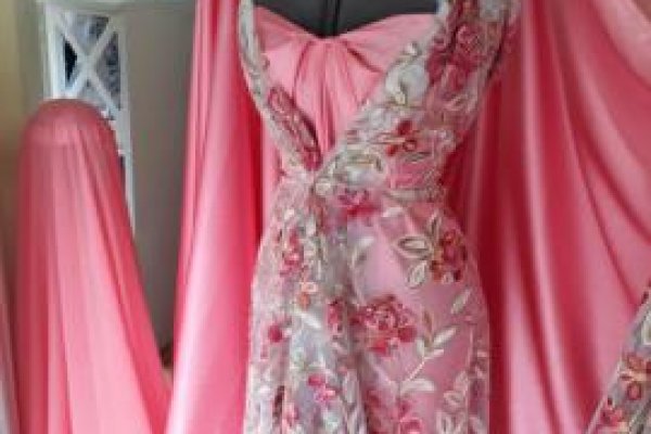 Foto VITRINE VARIEDADES TONS CORAL E VERDE - No grupo ModaBella Tecidos - RAVERA - Você sempre vai encontrar uma variedade enorme de tecidos em vários padrões e cores, sempre atualizados com as tendências da MODA. - 7 - Moda Bella Tecidos e Lojas Ravera