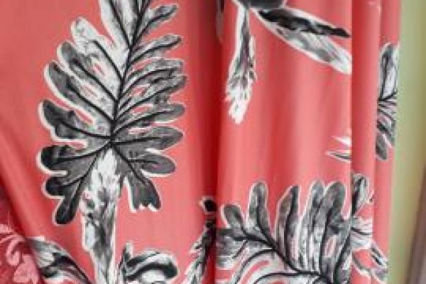 Foto VITRINE VARIEDADES TONS CORAL E VERDE - No grupo ModaBella Tecidos - RAVERA - Você sempre vai encontrar uma variedade enorme de tecidos em vários padrões e cores, sempre atualizados com as tendências da MODA. - 1 - Moda Bella Tecidos e Lojas Ravera
