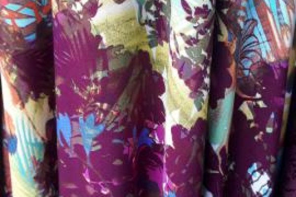 Foto VARIEDADES TONS VIOLETA E CORAL - O grupo ModaBella Tecidos-RAVERA sempre com variedades - Tecidos em vários padrões de cores e estampas e sempre atualizados com as tendências da MODA. Com consultoria de estilistas. - 5 - Moda Bella Tecidos e Lojas Ravera