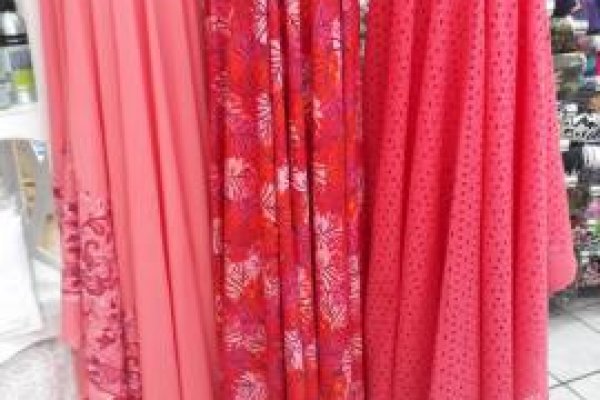 Foto VARIEDADES TONS VIOLETA E CORAL - O grupo ModaBella Tecidos-RAVERA sempre com variedades - Tecidos em vários padrões de cores e estampas e sempre atualizados com as tendências da MODA. Com consultoria de estilistas. - 2 - Moda Bella Tecidos e Lojas Ravera