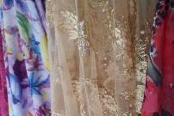 Foto VITRINE - AMARELO AO PINK - O grupo ModaBella Tecidos - RAVERA sempre com uma grande variedade de tecidos em vários padrões de cores e estampas e sempre atualizados com as últimas tendências da MODA. - 3 - Moda Bella Tecidos e Lojas Ravera