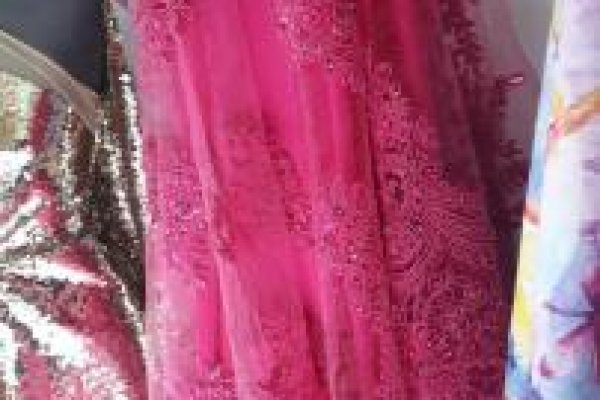 Foto VITRINE - AMARELO AO PINK - O grupo ModaBella Tecidos - RAVERA sempre com uma grande variedade de tecidos em vários padrões de cores e estampas e sempre atualizados com as últimas tendências da MODA. - 1 - Moda Bella Tecidos e Lojas Ravera