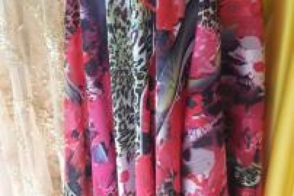 Foto VITRINE - AMARELO AO PINK - O grupo ModaBella Tecidos - RAVERA sempre com uma grande variedade de tecidos em vários padrões de cores e estampas e sempre atualizados com as últimas tendências da MODA. - 4 - Moda Bella Tecidos e Lojas Ravera
