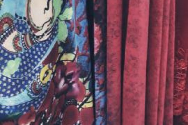 Foto VARIEDADES - VERMELHOS-PRETOS - O grupo ModaBella Tecidos - RAVERA sempre com uma grande variedade de tecidos em vários padrões de cores e estampas e sempre atualizados com as últimas tendências da MODA. - 5 - Moda Bella Tecidos e Lojas Ravera