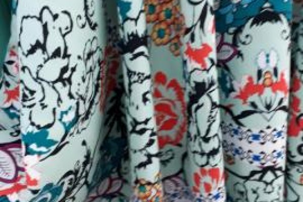 Foto VARIEDADES - TONS VERDES E AZUIS - sempre oferece uma variedade enorme de artigos de tecidos em vários padrões de cores e estampas. - 5 - Moda Bella Tecidos e Lojas Ravera