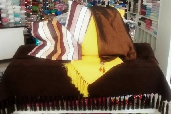 Foto Almofadas e mantas de sofás - 8 - Moda Bella Tecidos e Lojas Ravera